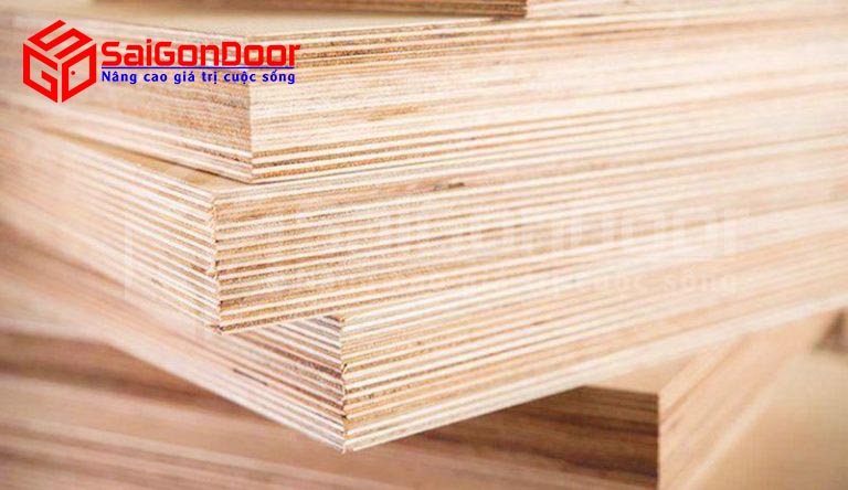Gõ dán một trong những loại gỗ thường thấy trong ngành sản xuất cửa